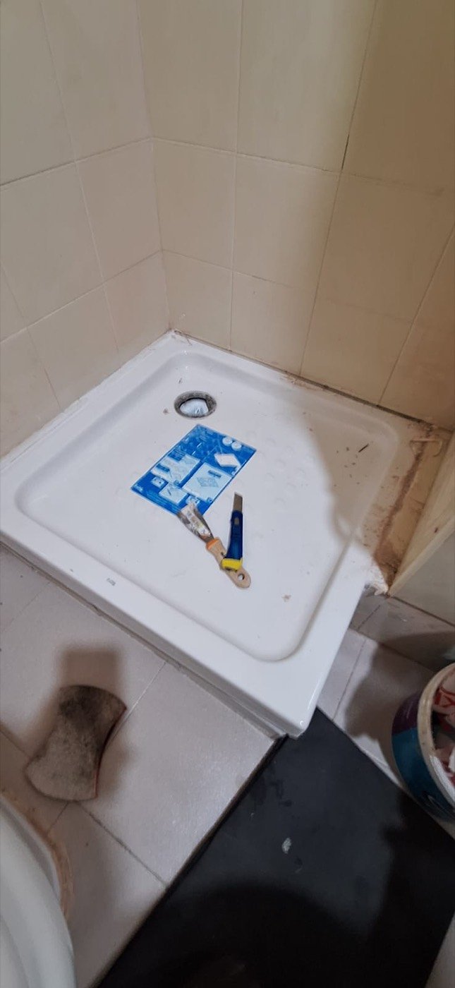 Instalación de plato de ducha terminada